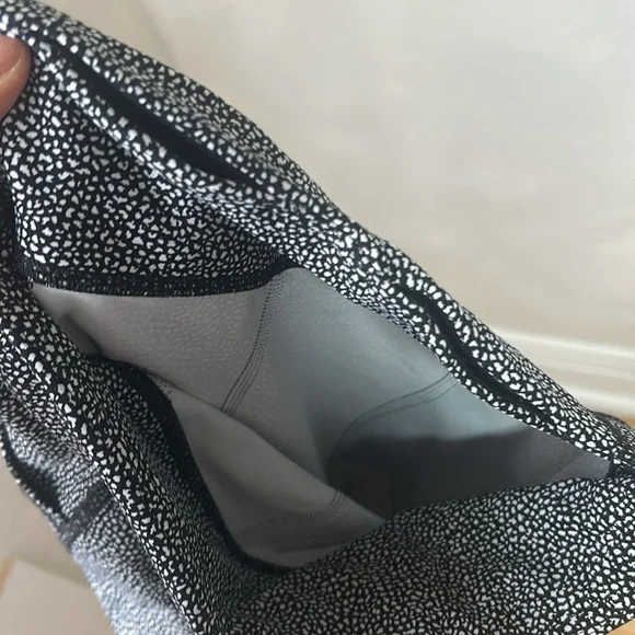 Lululemon Sz 4 Leggings Salt Alpine Black White Print Reflective - Picture 12 of 12